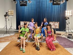 ▲NewJeans在專輯先行曲〈New Jeans〉MV中，5位成員分別化身為具有不同超能力的飛天小女警登場。 （圖／翻攝自New Jeans IG）