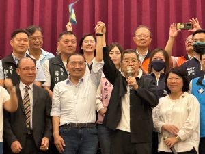 回家鄉請託拜票　侯友宜：會贏得勝利、讓嘉義出總統
