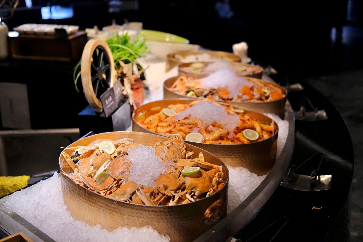 ▲暑假已到來，也是聚餐旺季，全台飯店的吃到飽餐廳紛紛推出各種優惠。（圖／記者葉盛耀攝）