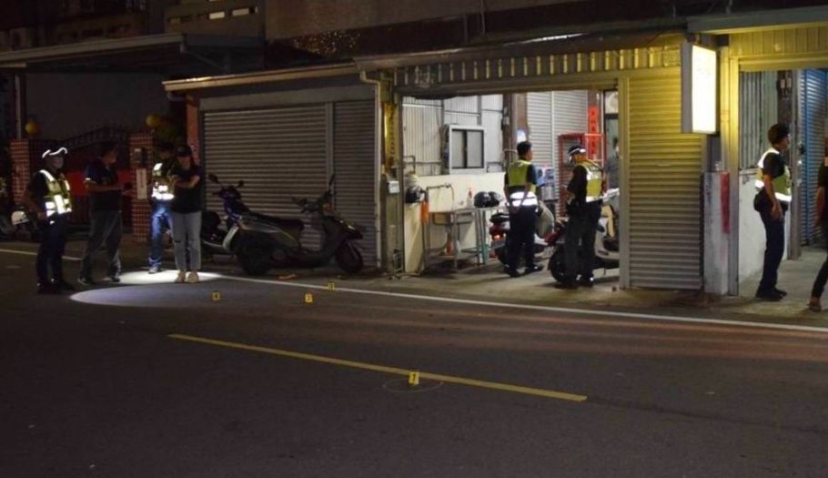 ▲台中清水區昨（9）日深夜11時許驚傳槍響，高美里里長辦公室遭一群惡煞「連開數槍」，所幸無人受傷，警方獲報在案發2小時後，將4名嫌犯逮捕。（圖／翻攝畫面）