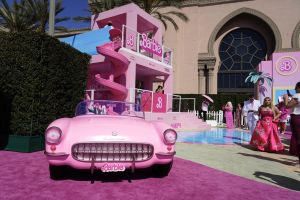 ▲《Barbie芭比》洛杉磯首映會現場，宛如粉紅派對。（圖／美聯社）