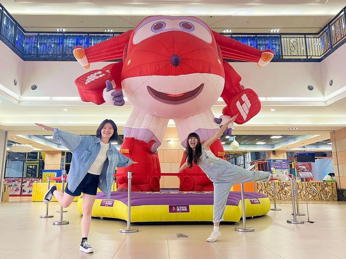 ▲6米高巨型杰特現身義大Outlet C區1樓，打卡即享購票優惠。（圖／義大Outlet提供）