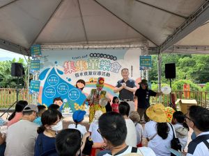 集集鎮公所暑假3場「童樂會」 帶領親子體驗集集之美 ▲集集鎮公所暑假3場「童樂會」,首場於8日登場,吸引很多親子攜手參加。(圖/鎮公所提供)