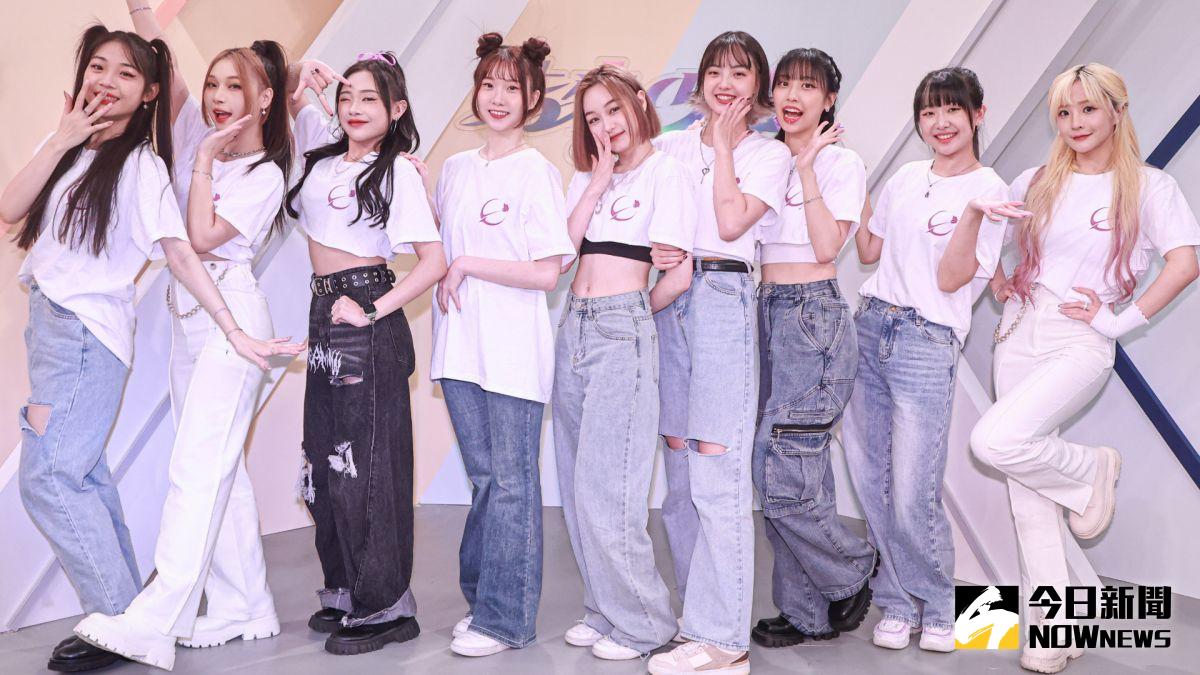 ▲未來少女《紫月光》成員Xiu（左起）、Bling、17、Yuki、Meng、Libi、Yia、Lyco、Rinii。其中隊長Rinii（右一）就分享過去胖到90Kg成功甩肉的故事，Xiu還提到了與爸爸之間的溫馨故事，把團員當場逼哭。（圖／NOWnews攝影中心）