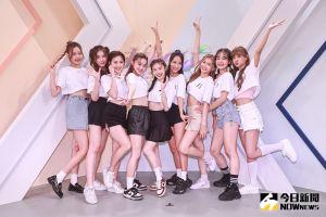 ▲未來少女《黑曜精靈》們各個甜美可愛、實力堅強。采婕(左起)、紫嫣、張瑄、Emma、依沛、名慧、力安、郭郭、雨璇。(圖/記者葉政勳攝) ▲未來少女《黑曜精靈》們各個甜美可愛、實力堅強。采婕(左起)、紫嫣、張瑄、Emma、依沛、名慧、力安、郭郭、雨璇。(圖/記者葉政勳攝)