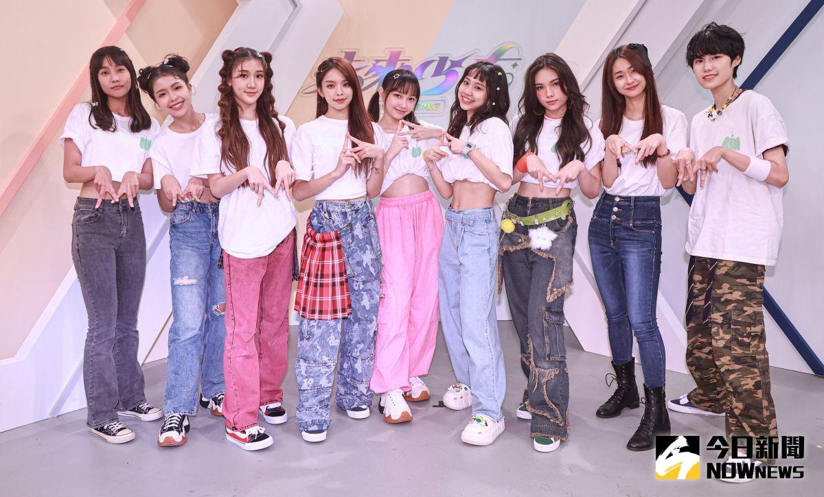 ▲「薄荷水晶」林萩璇（左起）、張丞妘、曹晶晶、粼粼、栩栩、陳品妡、韋喬薺、呂熙妍、陳言菱；韓團Cherry Bullet前成員粼粼（左四），鬆口回台參賽《未來少女》真實原因。（圖／記者葉政勳攝影）