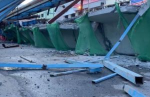 泰國高架橋倒塌！起重機側翻、斷路壓車　2人當場死亡
