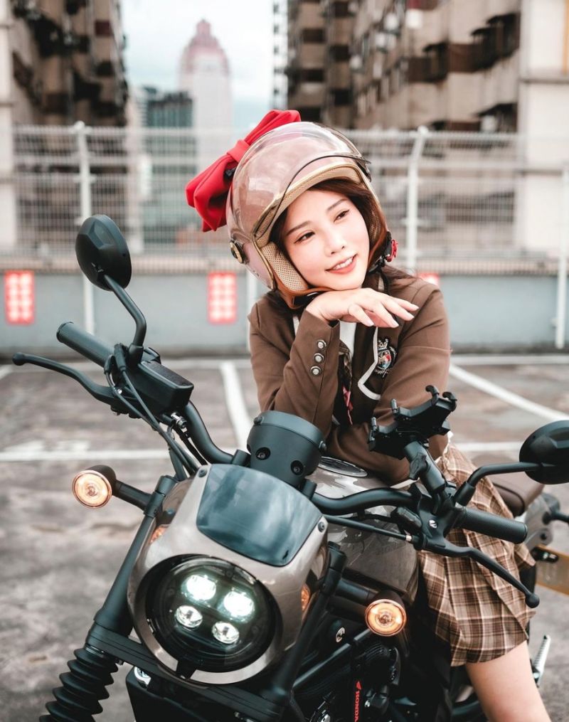 ▲重機女神咪妃現在已經晉身人妻!去年生下可愛的女兒,現在家庭幸福美滿。(圖/咪妃IG)