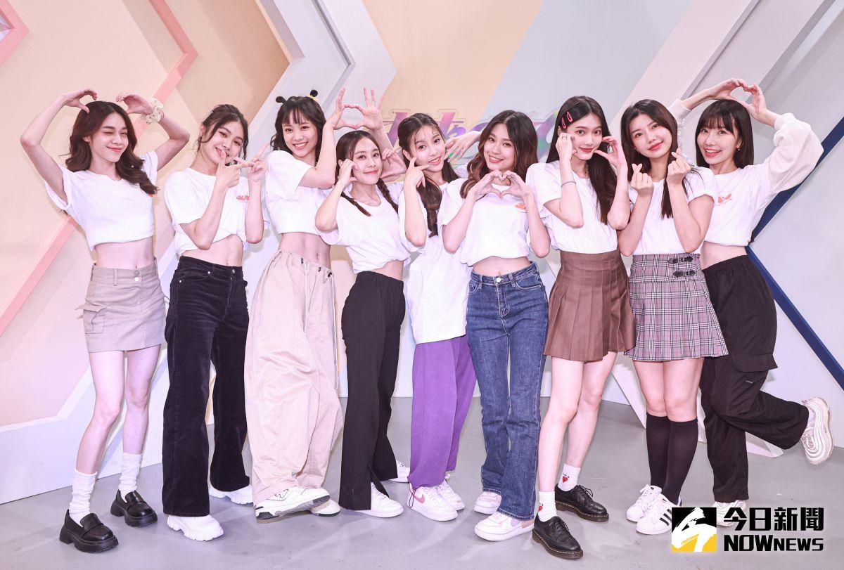 ▲MUGEN公司希望「日光之橙」成員們紀律嚴明、尊重專業，左起為Phoebe、宥彤、Bonnie、Ashlee、Cherry、鄭玉歆、閃閃、Xiyeon、麻由。（圖／記者葉政勳攝）