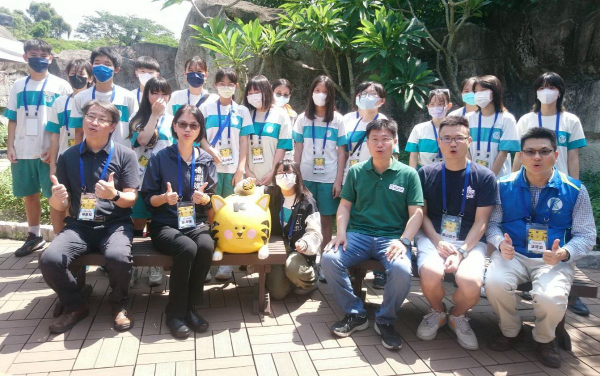 ▲高雄市政府交通局推廣道路安全，推出高雄市專屬「交通平安虎」，在壽山動物園孟加拉虎區登場。(圖／記者黃守作攝，2023.07.11)