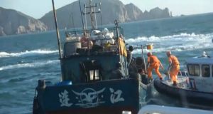 陸漁船越界捕魚！馬祖海巡隊3艇出動前後包夾　東引海域強靠登檢
