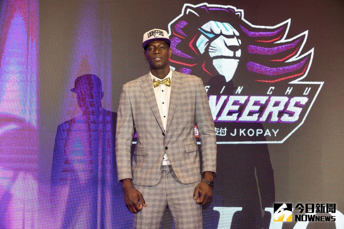 ▲塞內加爾籍外籍生阿拉薩成為P.League+聯盟史上第一位外籍生選秀狀元，寫下歷史，可惜未能加盟。（圖／陳明中攝）