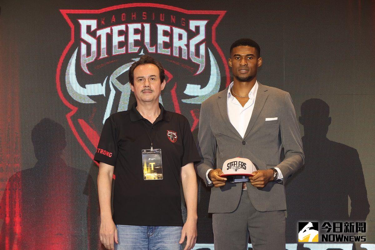 ▲高雄鋼鐵人在本屆P.League+選秀大會上在首輪選擇外籍生丹尼爾。（圖／陳明中攝）