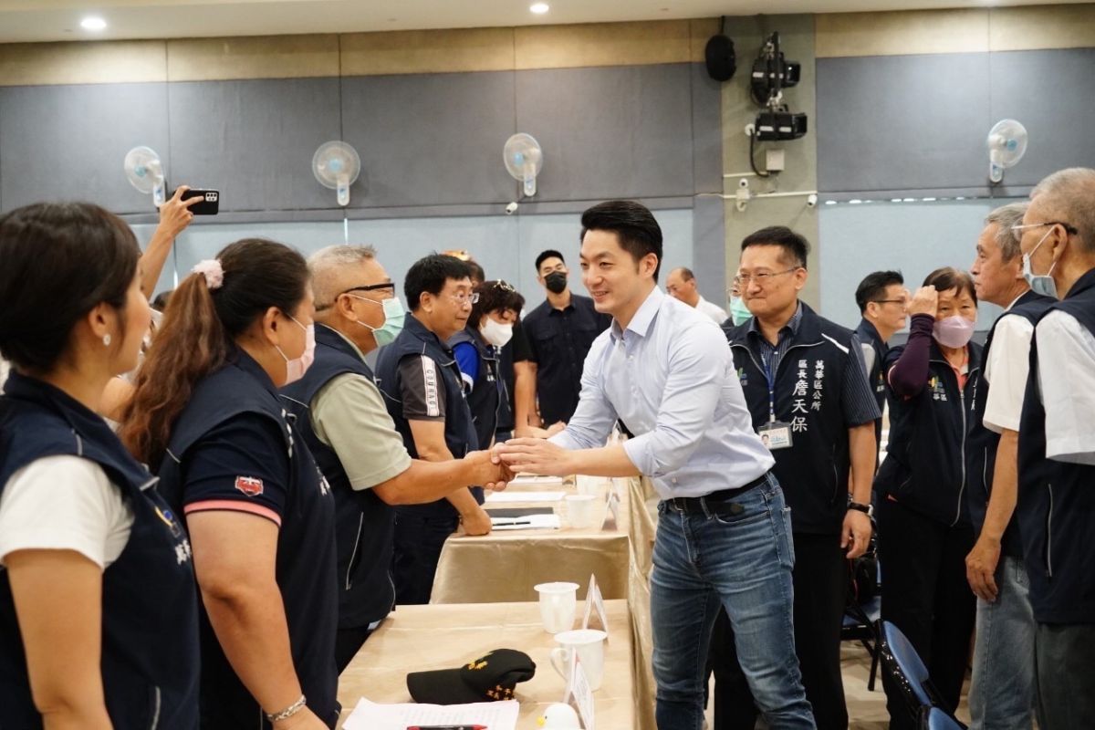 ▲台北市長蔣萬安今（12）日赴萬華區里長座談，對於柯文哲道歉僅回應「支持基層公務人員依法行政」。（圖／台北市政府提供）