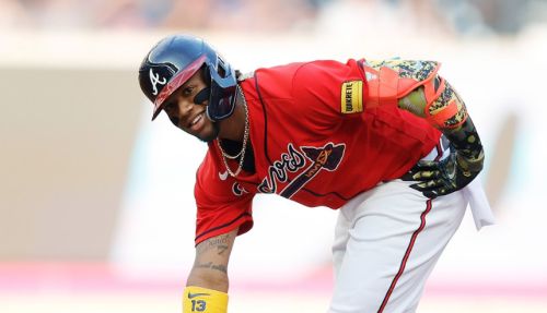 MLB明星賽／Ronald Acuña Jr的項鍊超搶眼！小兒子也亮麗出席 | 運動 | NOWnews今日新聞