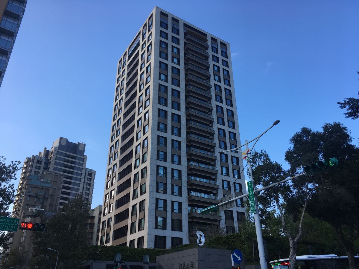 ▲實價登錄顯示，天母知名豪宅「國泰天母」7樓戶屋主持有不到3年於今年5月轉售，帳面賺了3700萬元，成為今年上半年最賺的豪宅。（圖／台灣房屋提供）