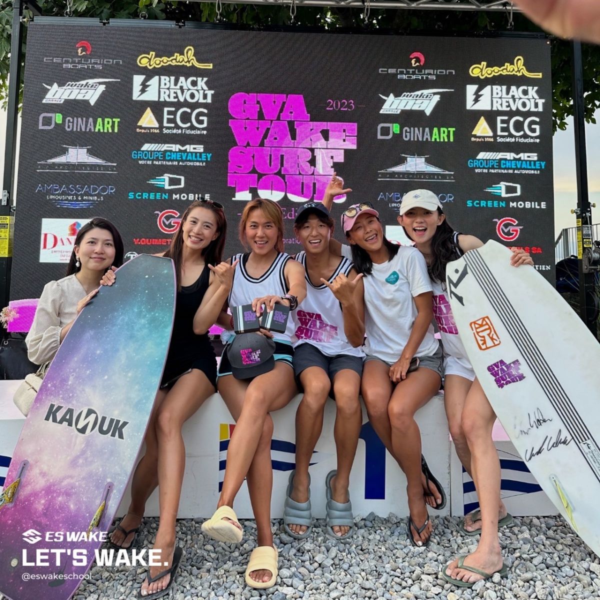 ▲(右二)帶隊教練陳羽榛與得獎學員合照（中間至最右邊）。(圖/ES wake 台灣滑人部落)