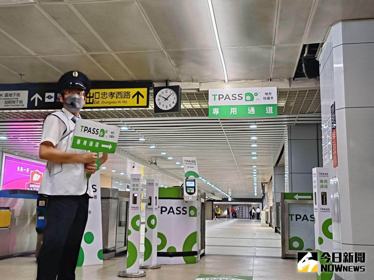 ▲行政院通勤月票上路至今（12）日已12日，累計至昨（11）日止已有50.4萬人加值、941.8萬人使用。（圖／記者許若茵攝）