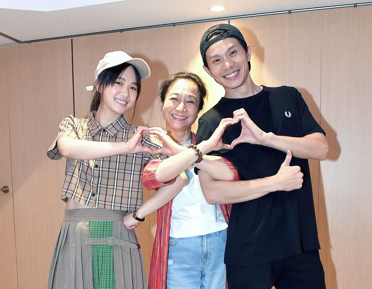 ▲姚淳耀（右）跟著金牌房仲看屋，認為「選對地段不如選好地點」。（圖／華視）