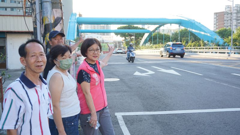 ▲中市大里民眾稱「那座藍色的橋」，希望可以正名(圖／張芬郁提供2023.7.12)