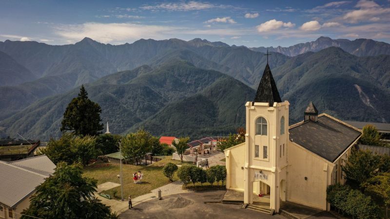 ▲即日起至9月底前，超過20人的團體住宿梨山當地合法旅宿2晚，只要其中一晚住宿梨山賓館每團可領取一萬元的旅遊獎勵金。圖為梨山耶穌堂。（圖／參山處）