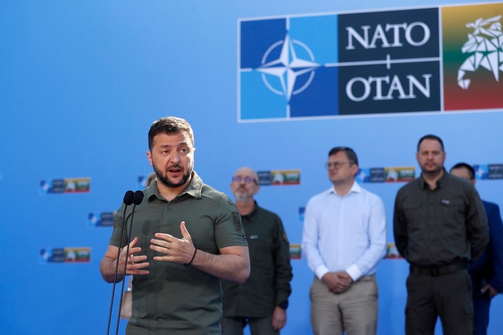 ▲北大西洋公約組織（NATO）成員國正齊聚立陶宛首都維爾紐斯（Vilnius）舉行峰會，烏克蘭總統澤倫斯基今天在現場力促北約納入烏克蘭，並稱這將讓北約更強大。（圖／美聯社／達志影像）