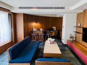 開箱台南傳奇飯店!天下南隅改裝7亮點 上下舖房型、聽黑膠唱片 ▲最高等級18坪「南隅套房」,設有落地式古董黑膠唱機;其他每間客房內也都能聽黑膠音樂。(圖/記者蕭涵云攝)