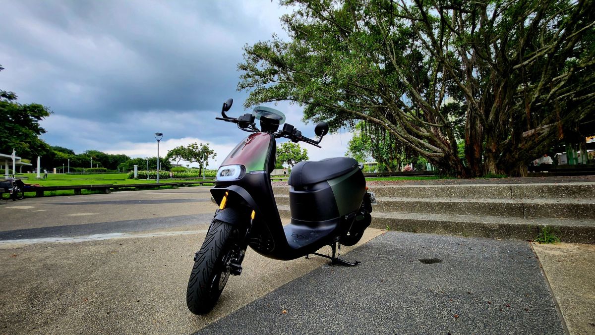 ▲人生第一台車直上賽車冠軍配備「Gogoro SuperSport 跑魂套件」，前衛跑格攻佔街頭。（圖／NOWnews攝） 