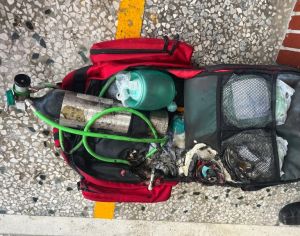 救護車器材保養出意外！氧氣鋼瓶突氣爆　釀1麻豆消防員灼傷送醫
