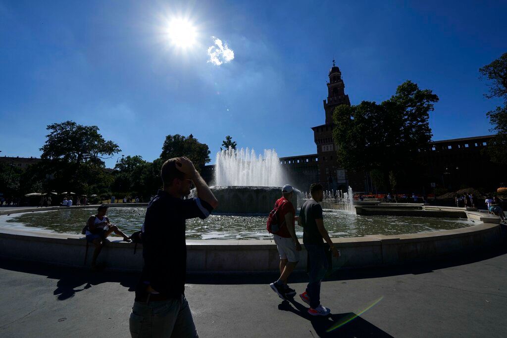 ▲隨著全球氣溫屢創紀錄、飆至驚人高點，亞洲、歐洲和美國大部分地區都籠罩在極端高溫下。資料照。（圖／美聯社／達志影像）