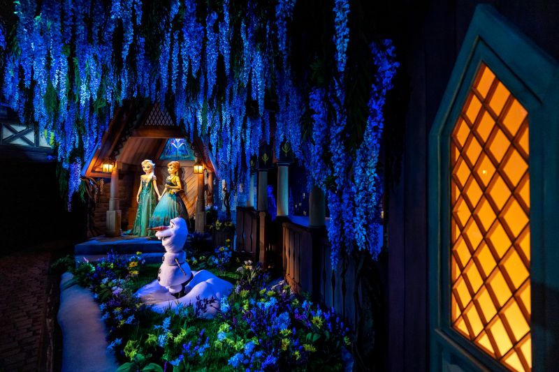 ▲Elsa粉絲準備飛香港，全球首個及最大型的《冰雪奇緣》主題園區魔雪奇緣世界，將於今年 11 月在香港迪士尼樂園開幕。（圖／香港迪士尼提供）