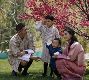 ▲吉增佩瑪跟凱薩爾在婚後陸續生下兩位可愛的小王子，如今在今年夏天又宣佈懷上第三胎。（圖／翻攝自Instagram）