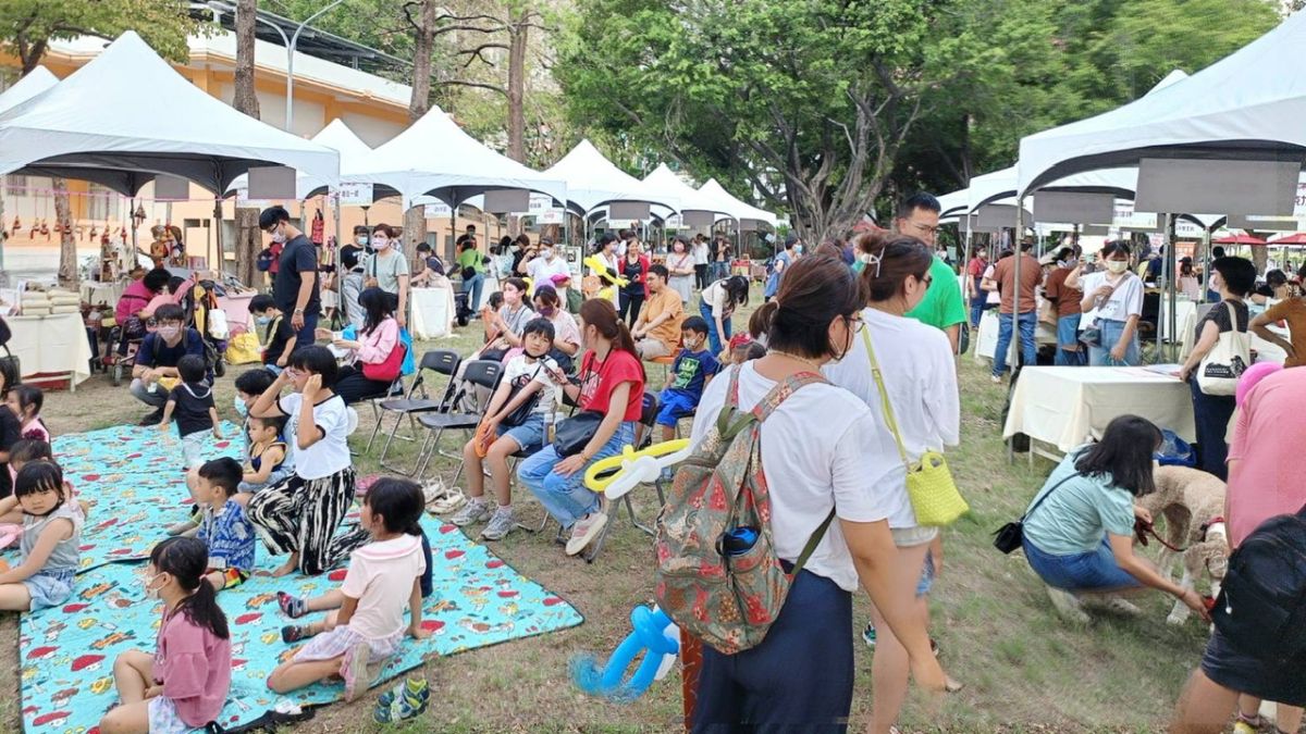 ▲以女性力量為主的「好How市集」集結眾多攤位推出各式創意商品、美食、DIY活動等。（圖／記者陳美嘉翻攝）