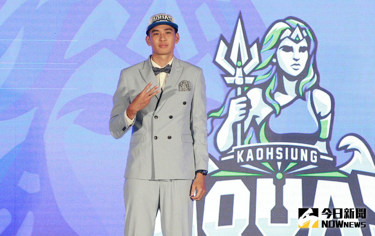 ▲T1選秀大會上，第五順位海神選擇唐維傑。（圖／葉政勳攝影）