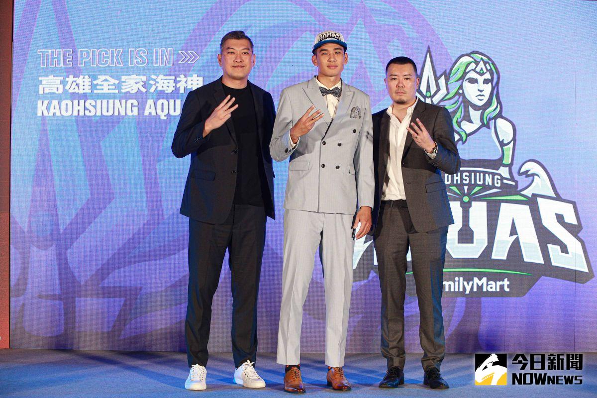 ▲2023T1選秀大會，高雄全家海神選中維吉尼亞軍校畢業的唐維傑。（圖／記者葉政勳攝 , 2023.07.14）