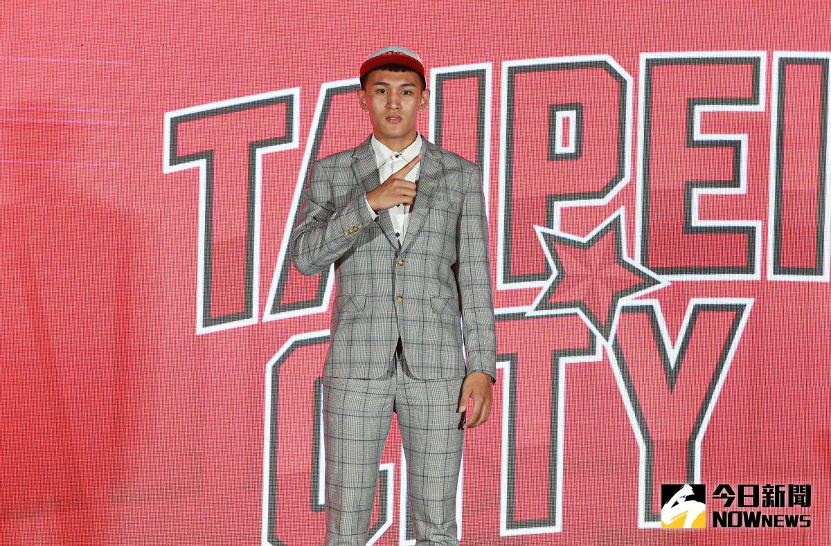 ▲2023T1選秀大會，台北台新第一輪第四順位選進世新大學簡賀宇。（圖／記者葉政勳攝 , 2023.07.14）