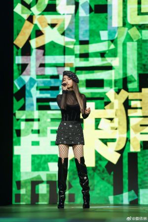 ▲▼蔡依林演唱〈玫瑰少年〉、〈說愛你〉、〈倒帶〉等14首金曲。(圖/翻攝自蔡依林微博) ▲▼蔡依林演唱〈玫瑰少年〉、〈說愛你〉、〈倒帶〉等14首金曲。(圖/翻攝自蔡依林微博)