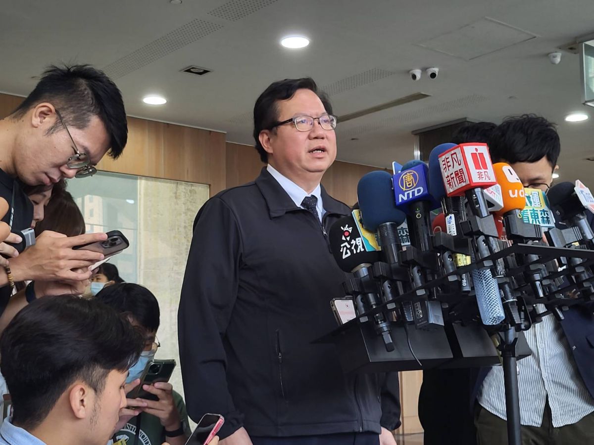 ▲前立委黃國昌指控行政院副院長鄭文燦，與郭哲敏、林秉文等人有緊密政商合作關係。12日晚間，鄭文燦於臉書PO文反擊，直言黃國昌「用一張照片就可以隨便編故事」。（圖／NOWnews資料照）