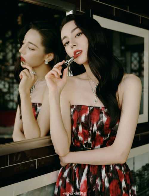 ▲迪麗熱巴是大陸一線女星。(圖/翻攝自迪麗熱巴微博) ▲迪麗熱巴是大陸一線女星。(圖/翻攝自迪麗熱巴微博)