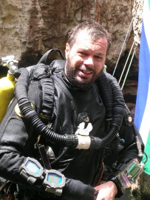 ▲《潛水員戴夫》(DAVE THE DIVER)的原型故事，其實是一位偉大的潛水員戴夫．肖（Dave Shaw）。（圖／WIKI）