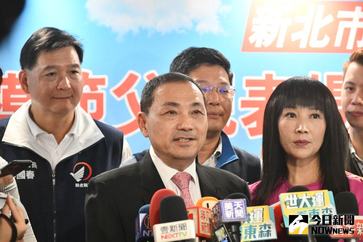 ▲對於挨批包租公質疑參加居住正義遊行正當性，侯友宜受訪時先說「選舉的奧步又來了」，再口誤說到這是「熱飯冷炒」。（圖 ／記者吳嘉億攝，2023.07.15）