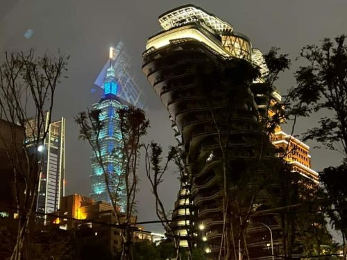 ▲台灣最頂豪宅陶朱隱園，房價傳一戶要價18億元，11年來才賣出1戶。有錢人為何不買單？房產專家分析5原因，直言有錢人不是盤子，也認為他最不懂的是9米瀑布。（圖／翻攝Google地圖_玉山小路攝）