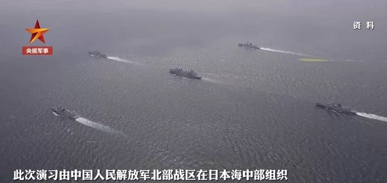▲中國與俄羅斯近日將在日本海中部舉行軍事演習，圖為參演的五艘解放軍軍艦出發前往日本海中部海域。（圖／截自央視軍事微博）