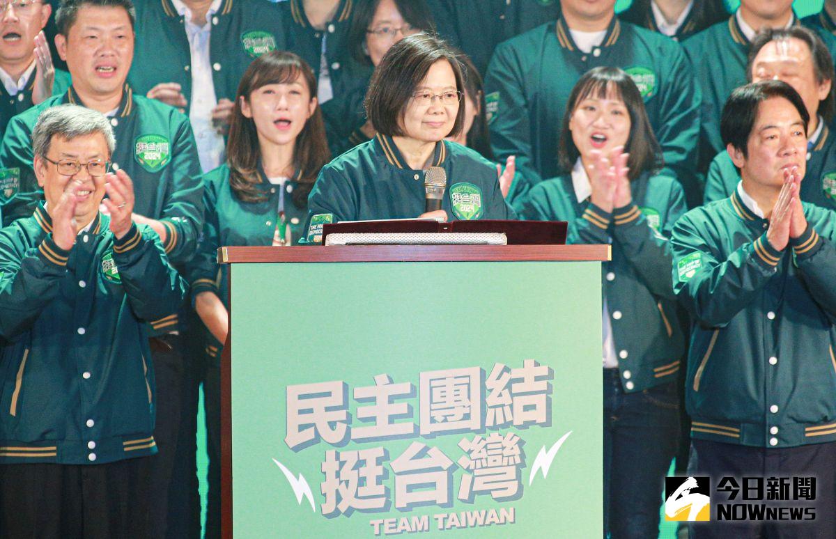 ▲總統蔡英文於民進黨全代會上展現執政成績，期許賴清德接棒。（圖／記者葉政勳攝 , 2023.07.16）