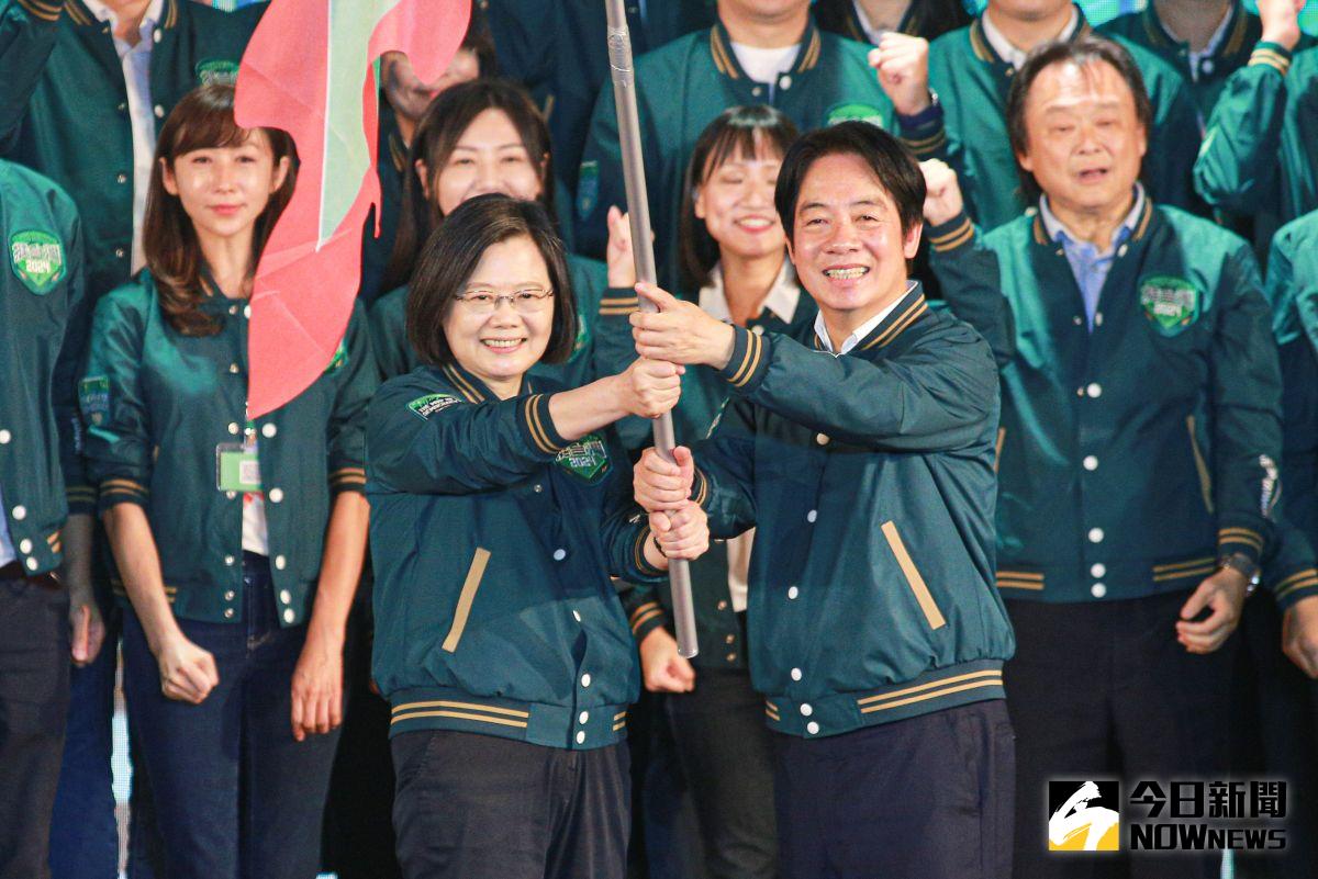 ▲總統蔡英文於民進黨全代會上展現8年來執政成績，並期許賴清德接棒。（圖／記者葉政勳攝 , 2023.07.16）