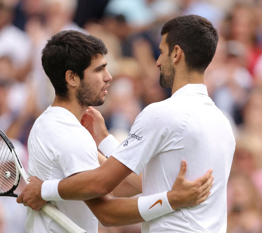 ▲儘管以2:3不敵西班牙球王Carlos Alcaraz，不過「喬帥」Novak Djokovic展現出他做為前輩的風度，祝賀對手。（圖／美聯社／達志影像）