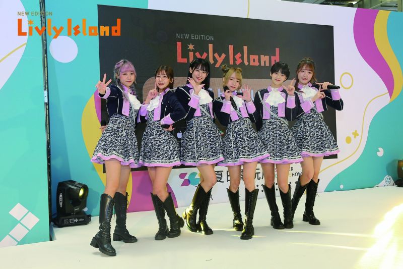 ▲AKB48 Team TP也在《寵物島 Livly Island》的攤位與玩家進行近距離的互動，讓玩家們充分感受到AKB48 Team TP的精彩演出與寵物島 Livly Island的獨特魅力。(圖/品牌提供)