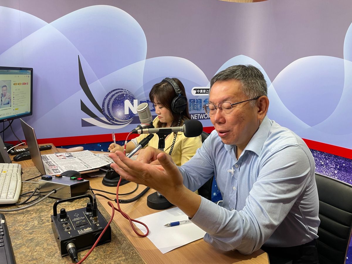 ▲民眾黨主席柯文哲接受媒體人王淺秋廣播節目專訪。（圖／民眾黨提供）