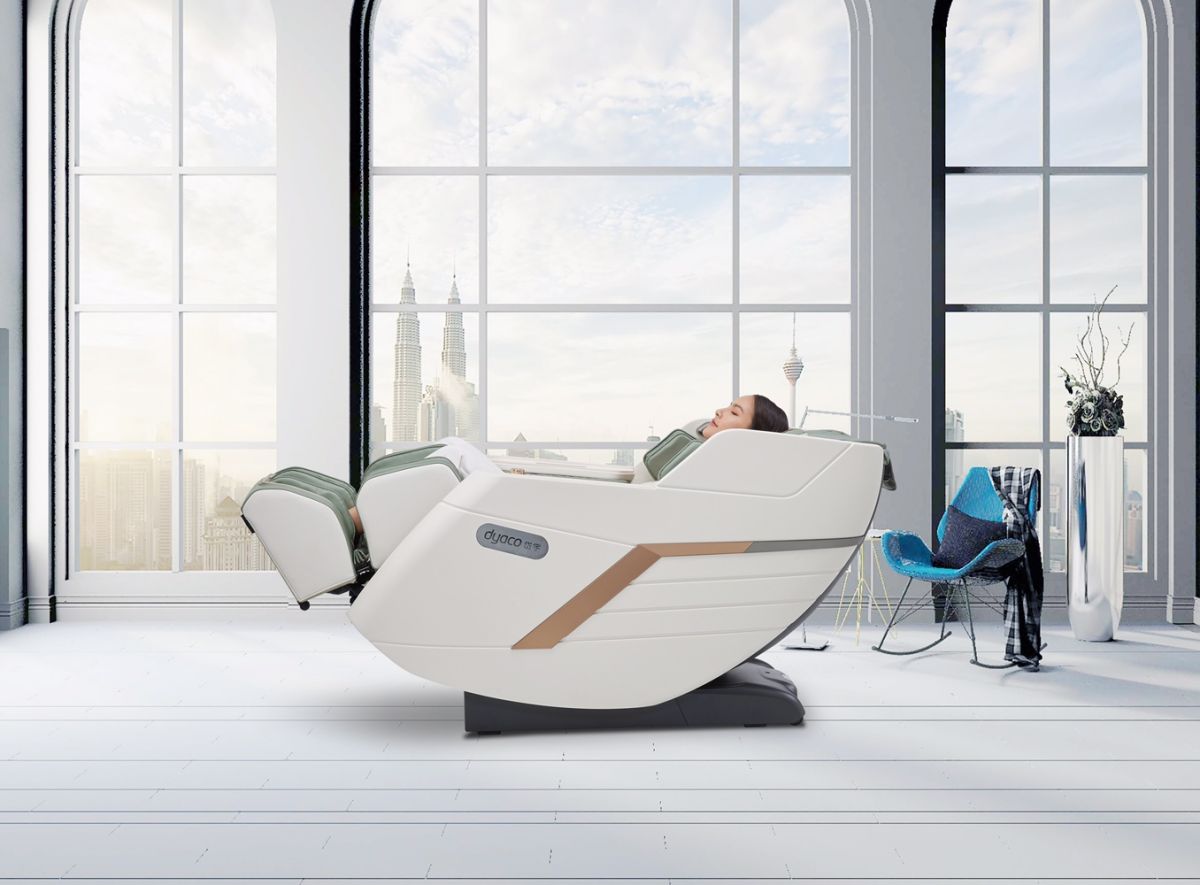 ▲「M718雲朵柔感按摩椅」採用全新訂製360°雙擺揉動力按摩球，特選五大減壓按摩手法，為現代人常見痠痛部位及身體高壓區塊提供日常解決方案。(圖/品牌提供)