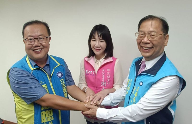 ▲國民黨彰化縣黨部主委謝衣鳳宣佈,楊曜聰(左)民調結果領先葉論昶。(圖/國民黨彰化縣黨部提供,2023.07.18)